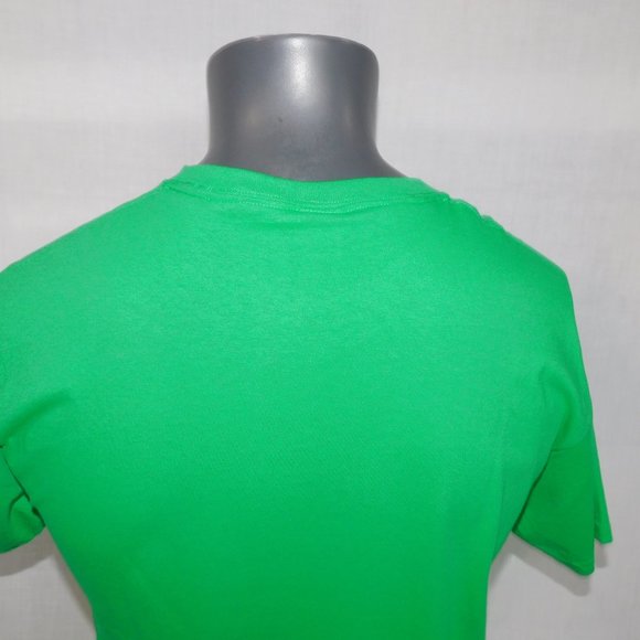 FREE HUGS ( Just kidding don't touch me )  Mens M Green Graphic T Shirt Unworn - Picture 9 of 10